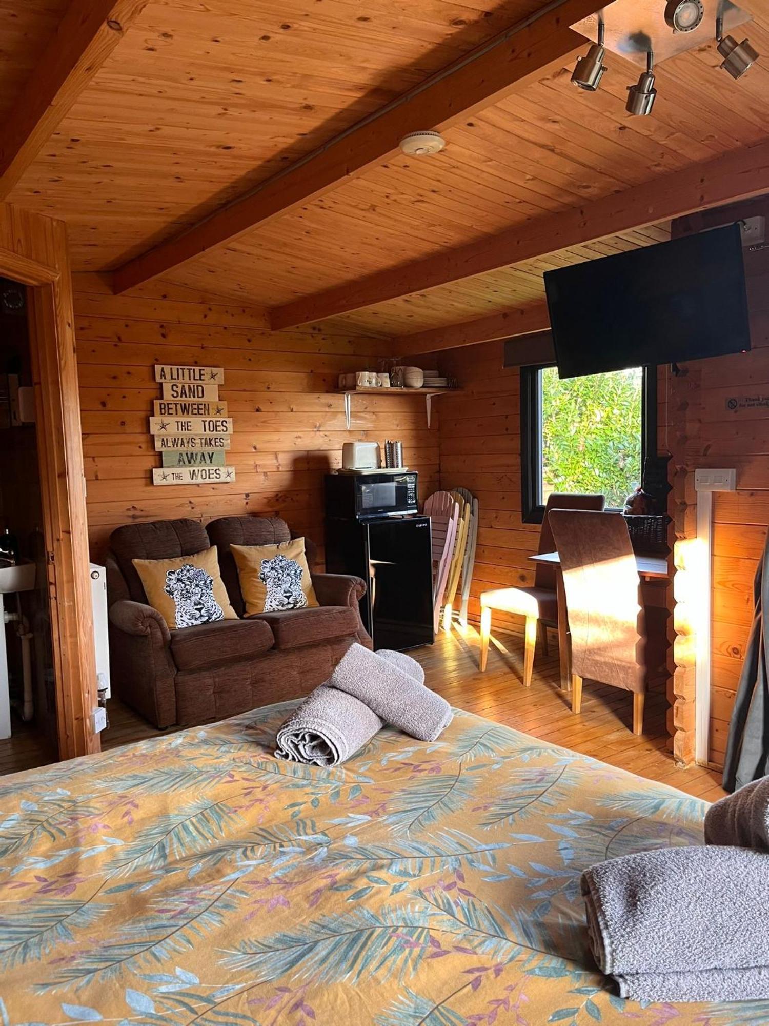 Morlais Log Cabin ไลม์รีจิส ภายนอก รูปภาพ